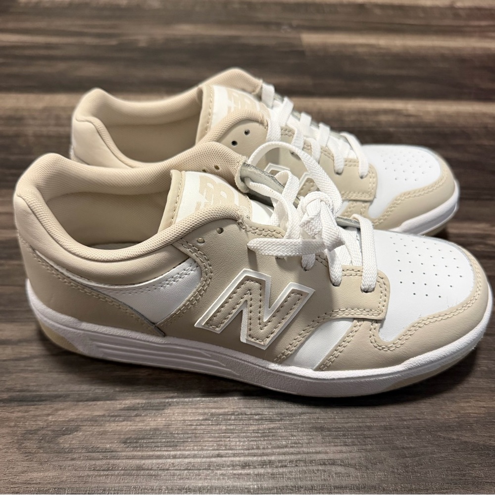 NWOT New Balance Beige & White Low-Top Wide Sneakers